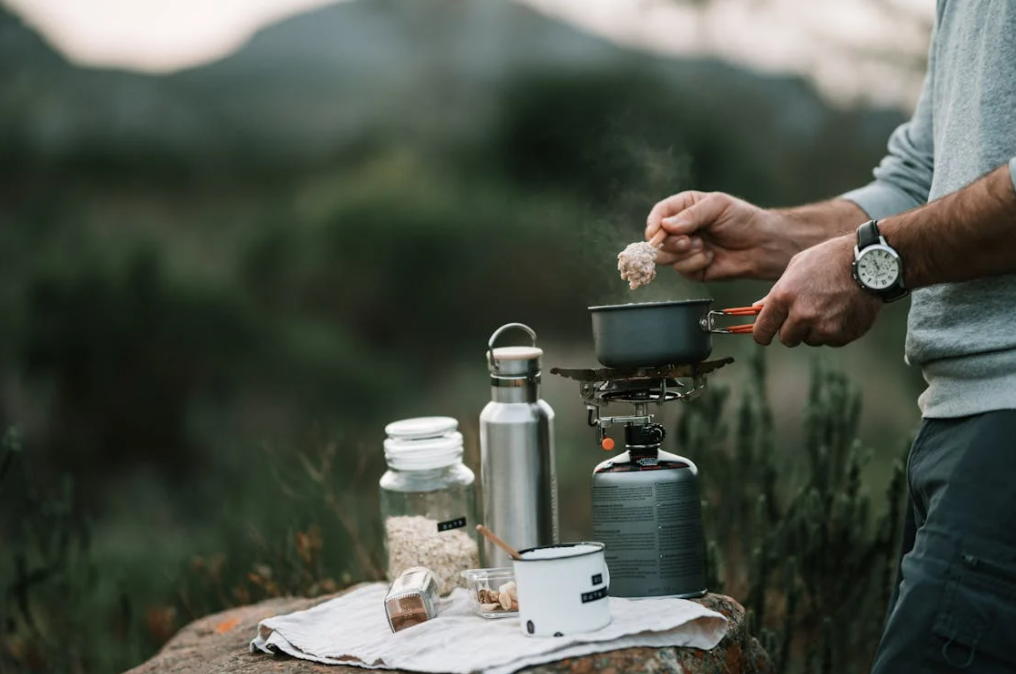 Outdoor Cooking Mastery: Survivalist’s Guide to Campfire Culinary Skills